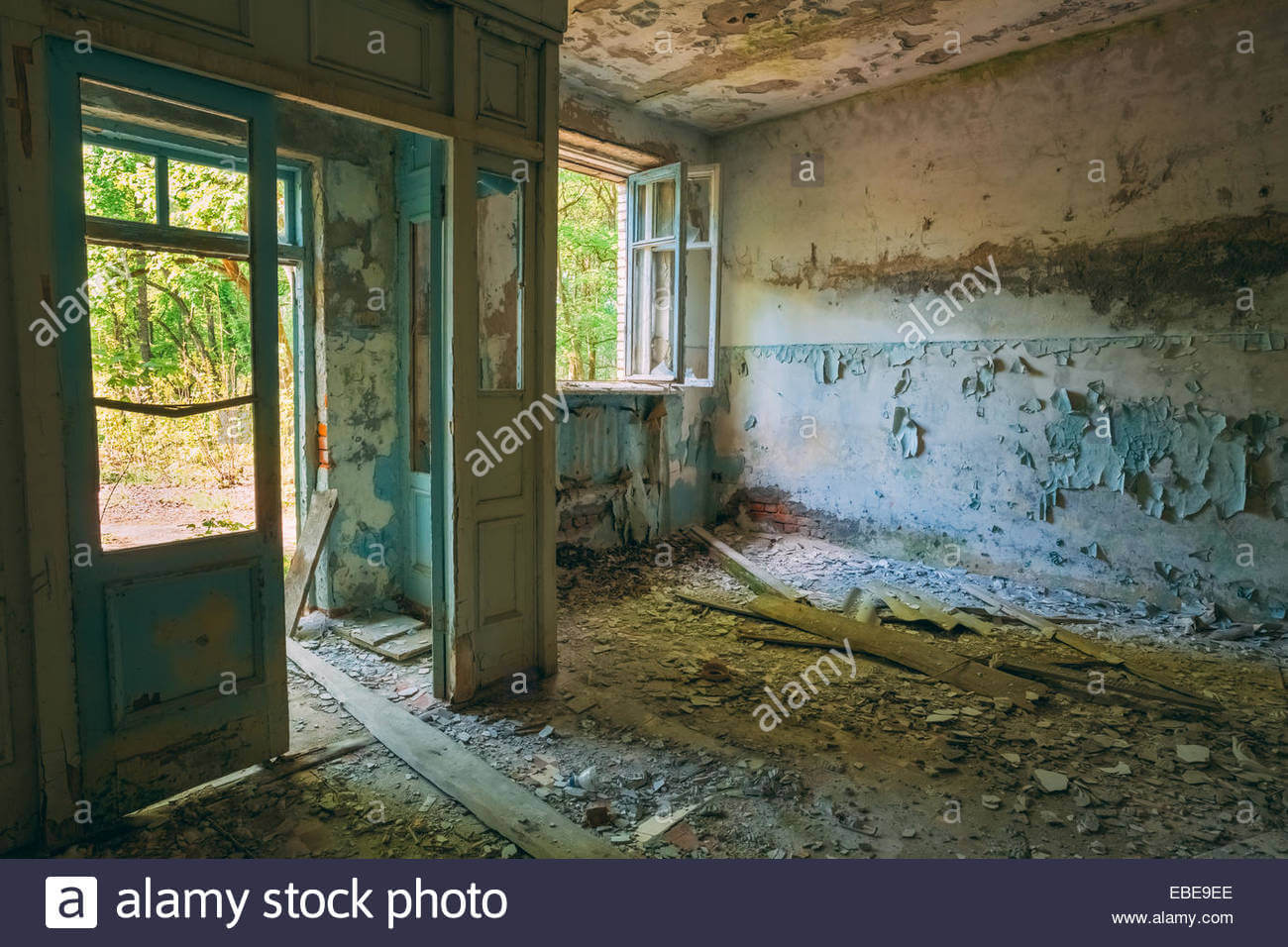 abandoned-house-interior-in-chernobyl-school-of-pripyat-chornobyl-EBE9EE